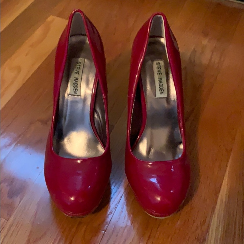 Lightly worn patent leather red Steve Madden heels - Picture 2 of 4